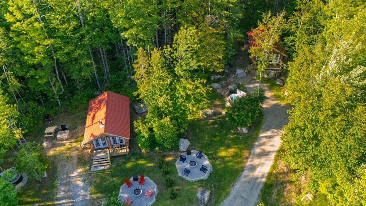 Bethel Cabin | 2 Charming Cabins! 2 Hot Tubs! Dogs Welcomed