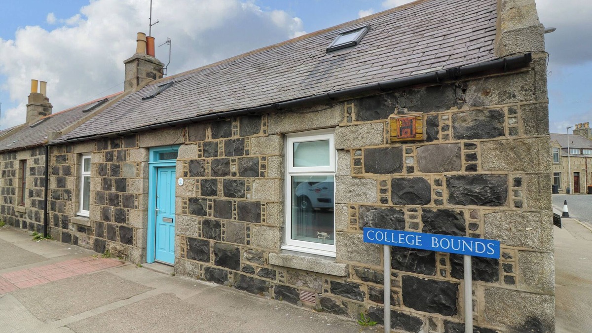 Sandhaven Cottage | 2 COLLEGE BOUNDS, pet friendly, with a garden in Fraserburgh