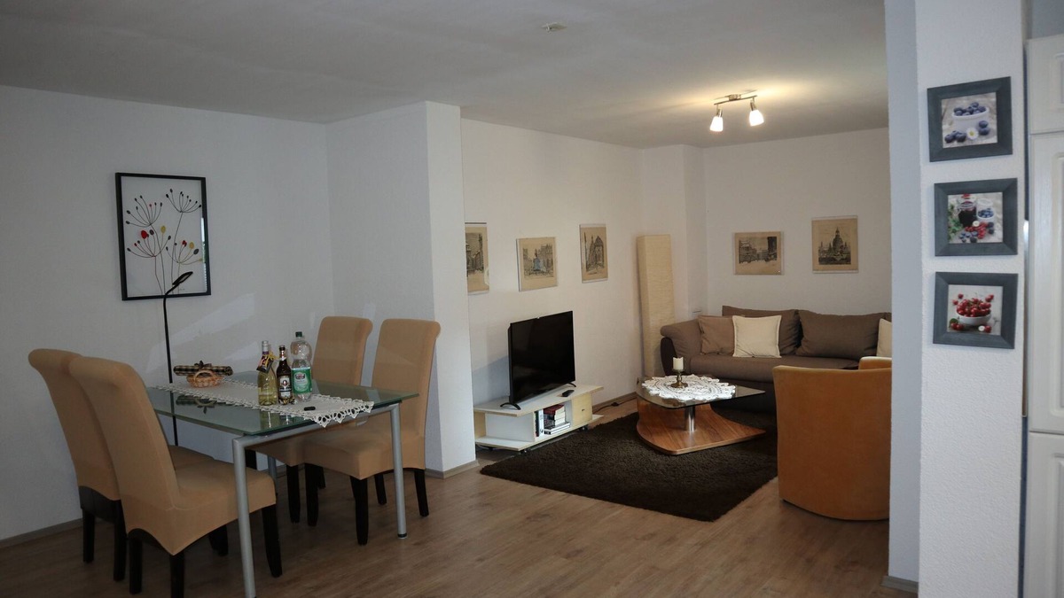 Kleinzschachwitz Condo | 2 comfortable apartments in the countryside, terrace, sep. Entrance Kleinzschachwitz L.Ehrlich