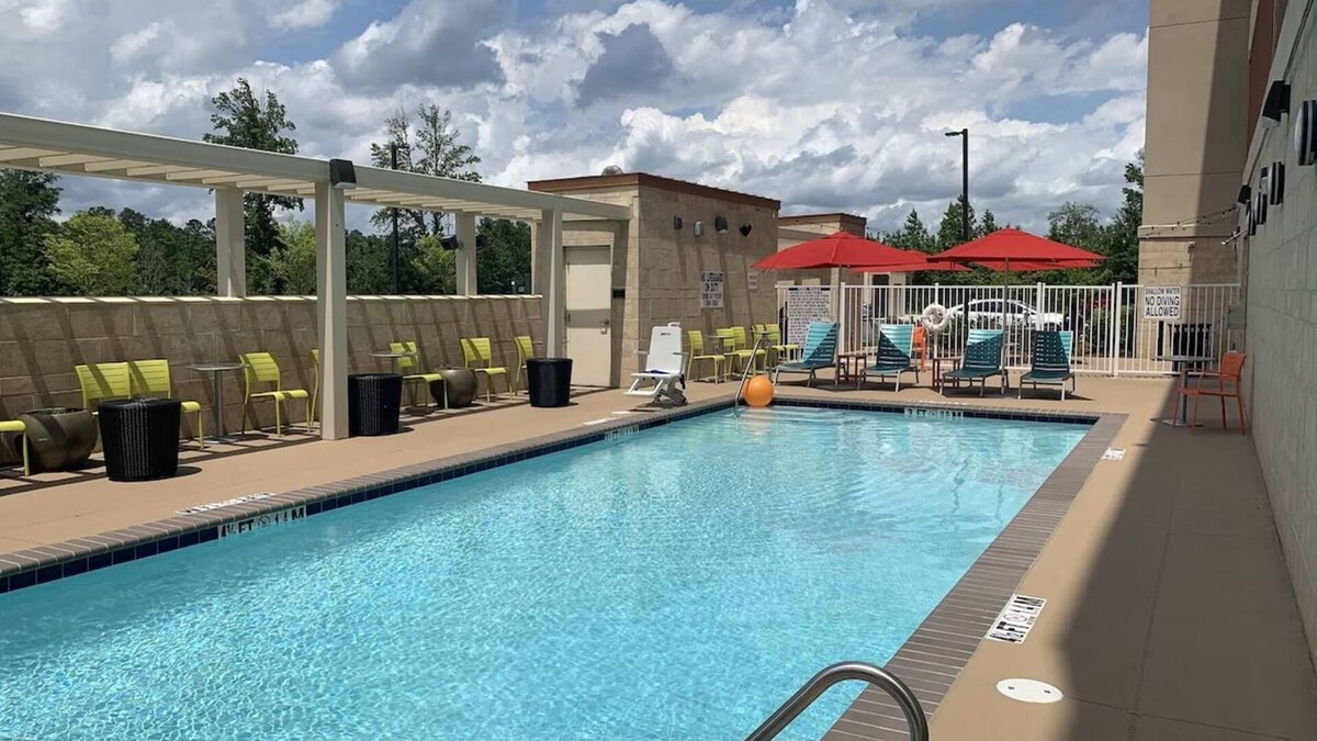 Pooler Hotel | 2 Comfortable Units! Short Drive to Savannah Beach and Ships of the Sea Museum