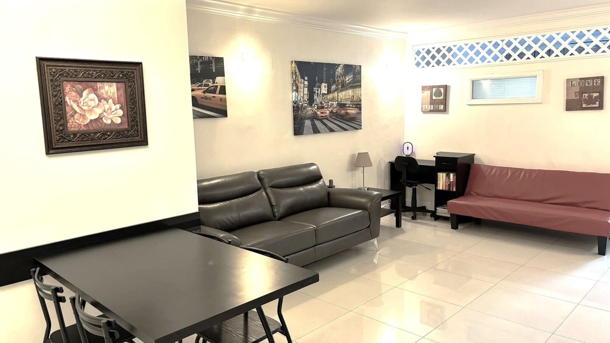 Galt Mile Apartment | 2 connected apartments 3/4 bedroom 2 bathroom