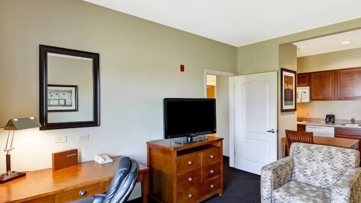 Energy Corridor Hotel | 2 Connecting Suites at a Hotel