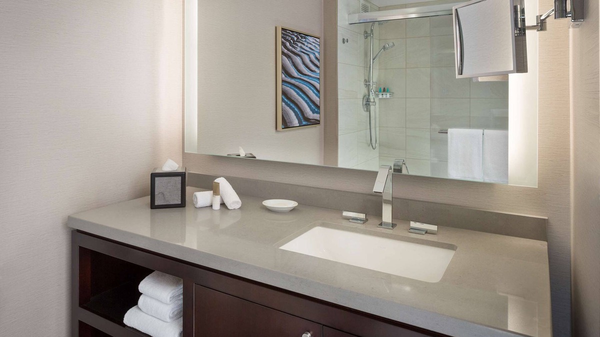Burlingame House | 2 Connecting Suites at a 4⭐️ Hotel