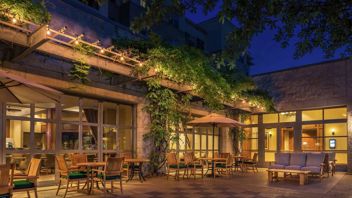 West San Antonio Hotel | 2 Connecting Suites at a 4⭐️ Hotel
