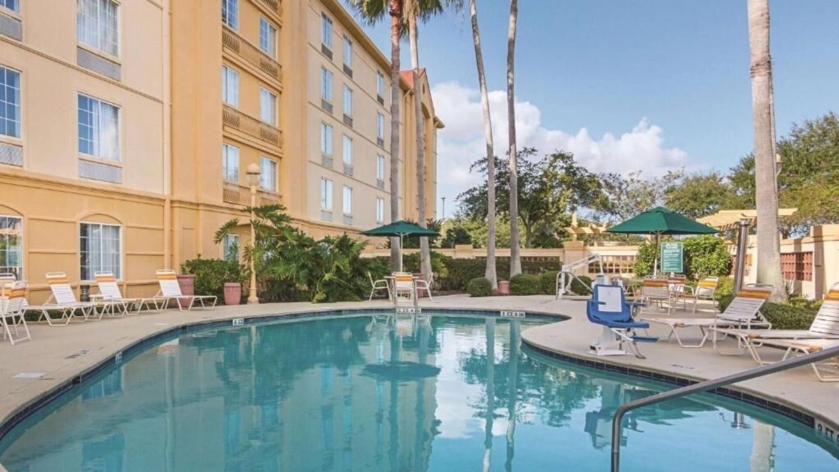 Airport North Hotel | 2 Convenient Rooms w/Breakfast + Complimentary Shuttle | Onsite Pool