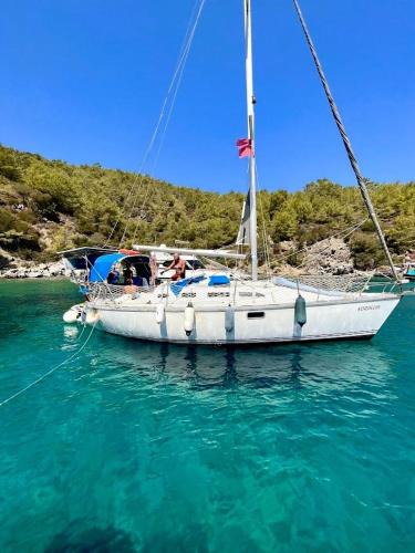 Datca City Center Boat Rental | 2-cottage yacht with 2 showers