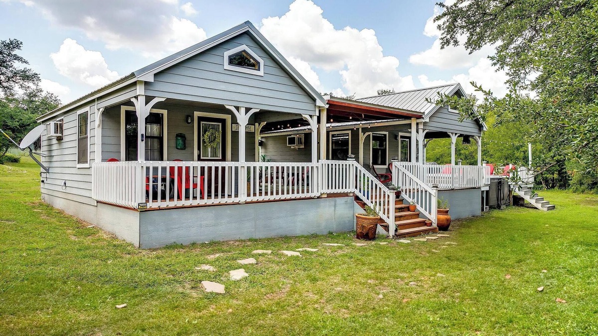 Paluxy Cabin | 2 Cozy Cabins with Giant Hot Tub, Fire Pits, Fishing, Hiking and more