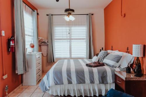 Rio Piedras Apartment | 2 Cozy College Student Room with AC, Wi-Fi, Kitchenette