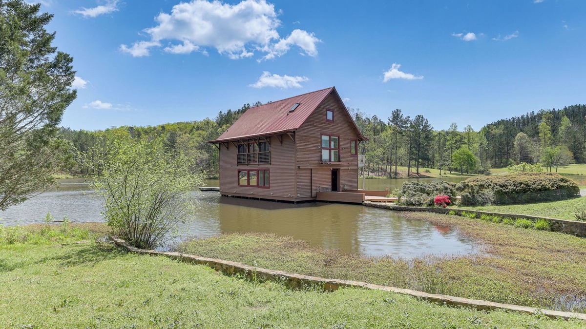 Argo House | 2 Docks + Paddleboard: Lakefront Alabama Retreat!