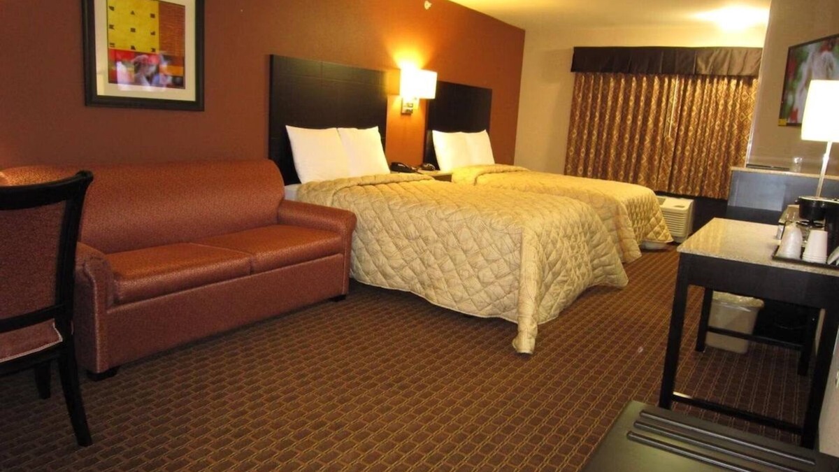 Monmouth Junction Hotel | 2 Double Beds with Free Breakfast, Close to Menlo Park Mall