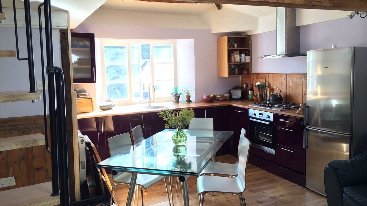Ashburton Apartment | 2 double-bedroomed Bijou Apartment with Enchanting Secluded Garden
