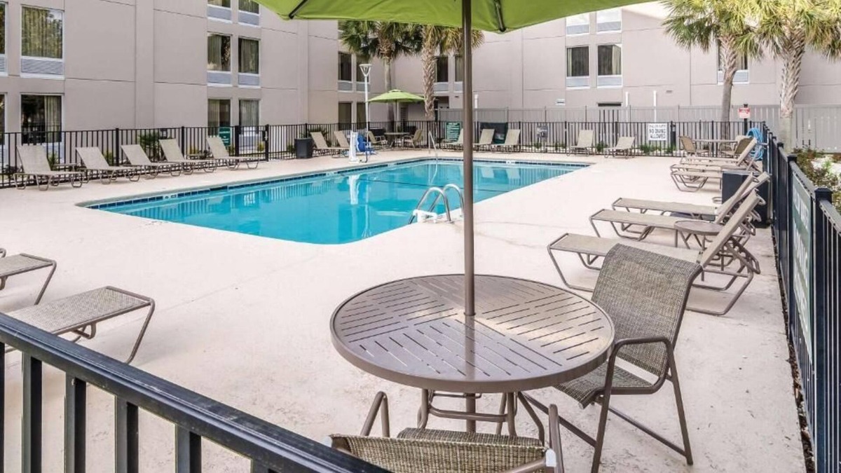 Myrtle Beach Hotel | 2 Double Beds Deluxe Rm at La Quinta Inn by Wyndham Myrtle Beach- N Kings Hwy