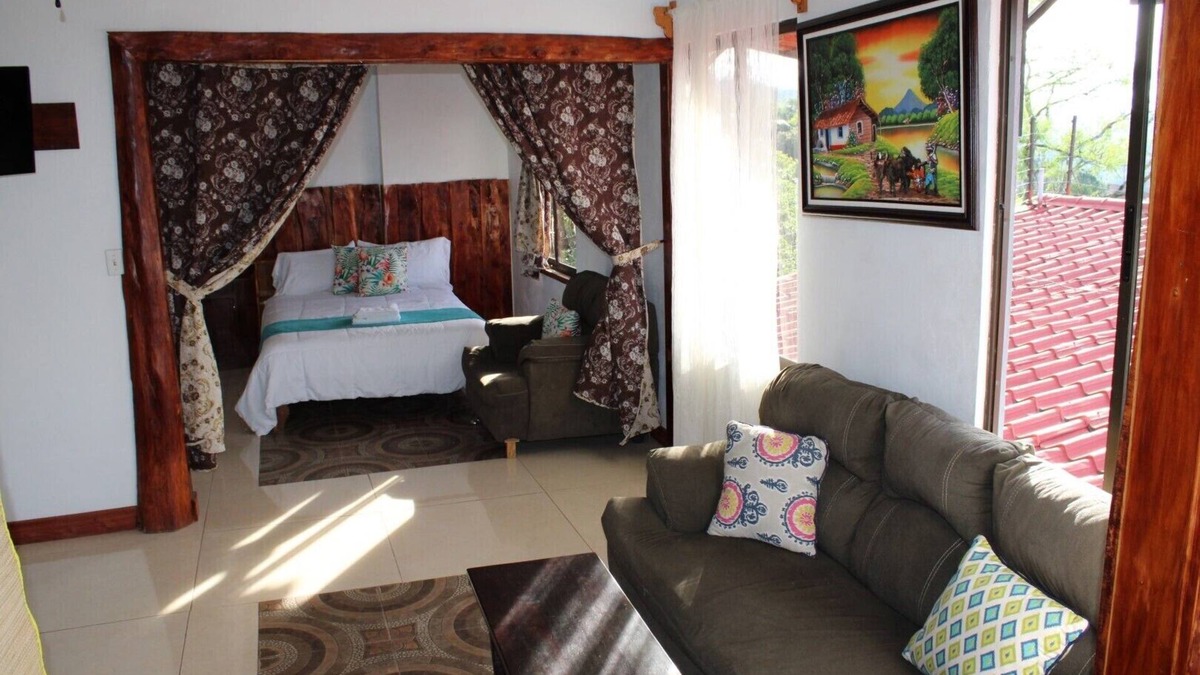 San Isidro Bed & Breakfast | 2 Double beds, kitchen and Living room 20 min Alajuela airport. Best views!