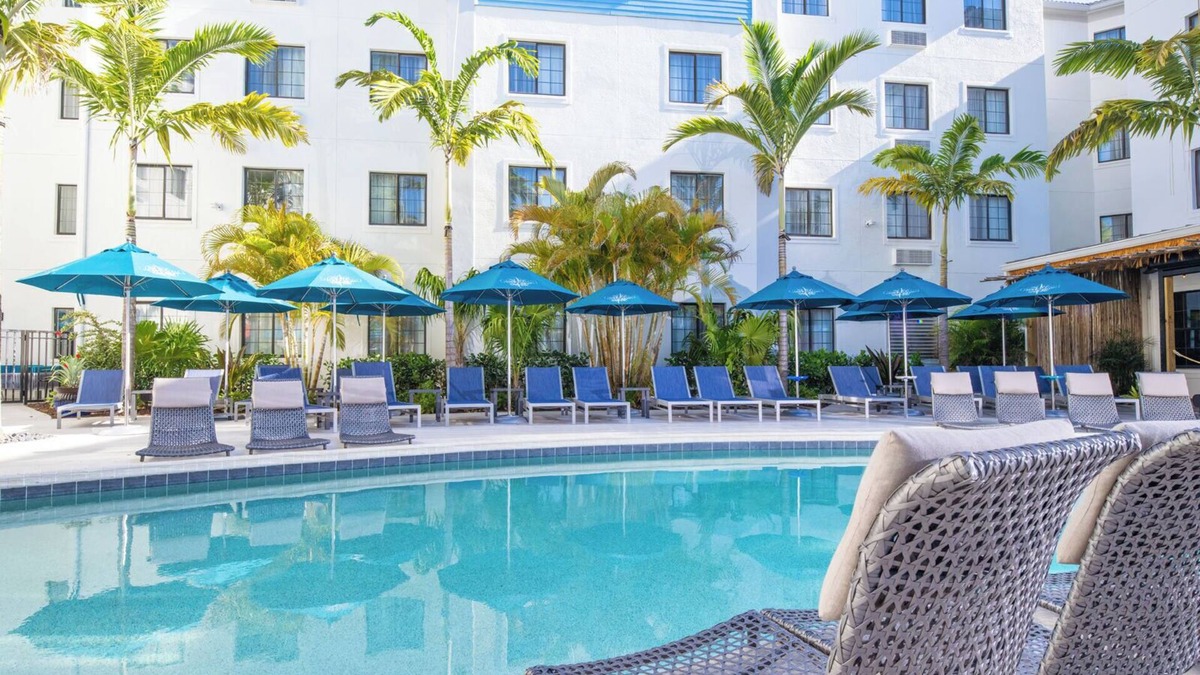 Park Shore Hotel | 2 Elegant Studio Suite Perfect for Business Travelers to Naples
