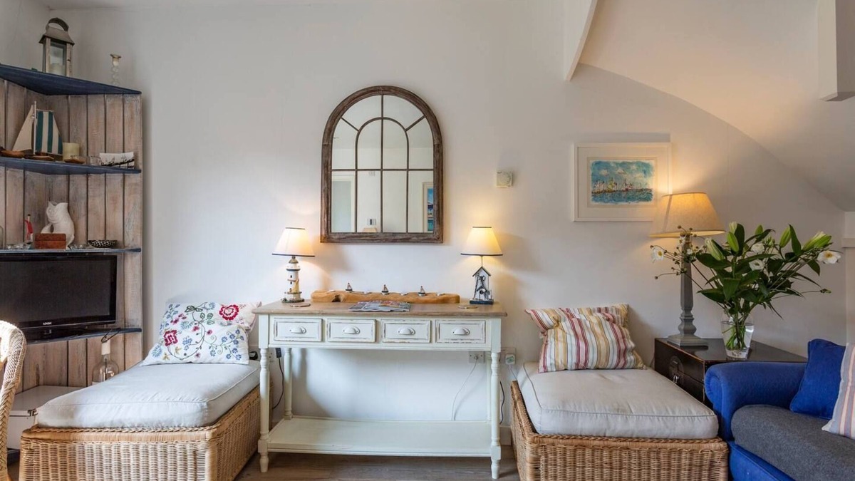Seaview Cottage | 2 Elgin House - a semi detached house that sleeps 6 guests in 3 bedrooms
