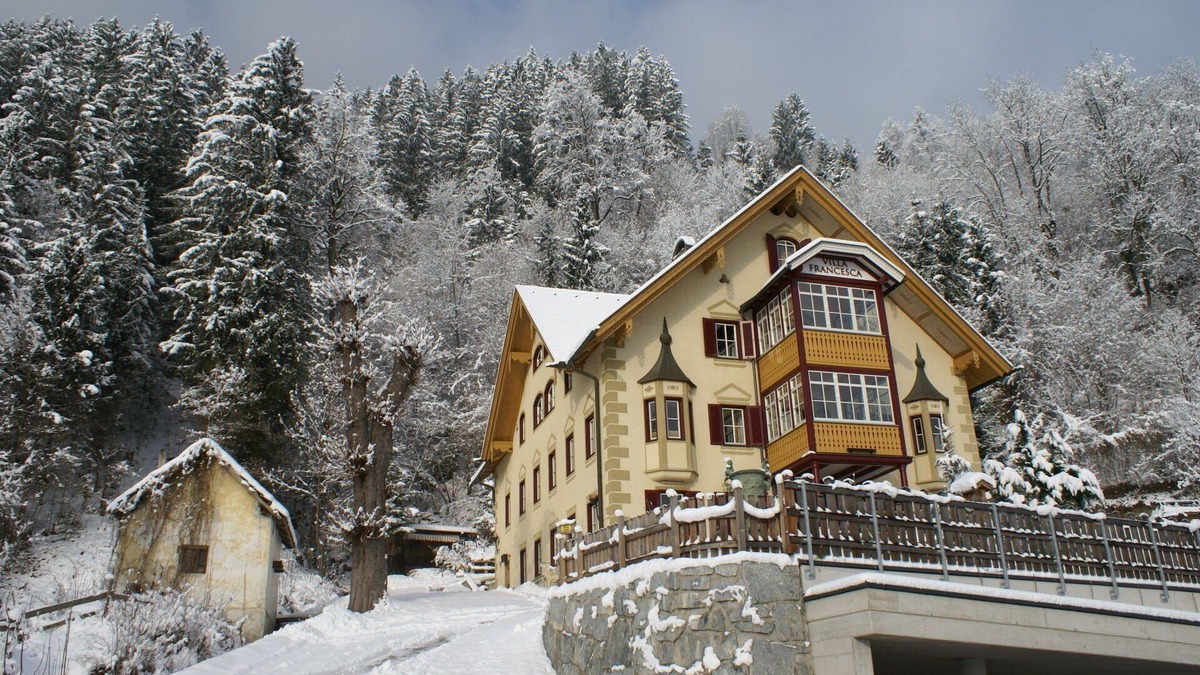 Zellbergeben Apartment | 2 Emanuela, antique villa with veranda and unique mountain views