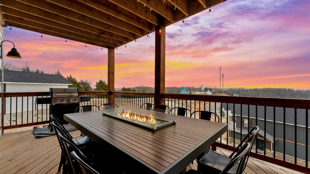 Branson House | 2 Epic Lakeview Homes, 18 BDs, Community Pools
