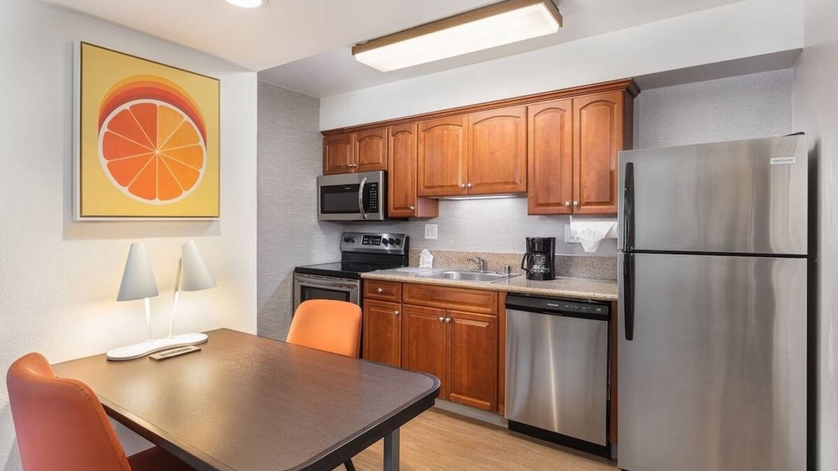 Anaheim Resort Hotel | 2 Family-Friendly Full Apartments w/Cozy Fireplace and Full Kitchen - Parking