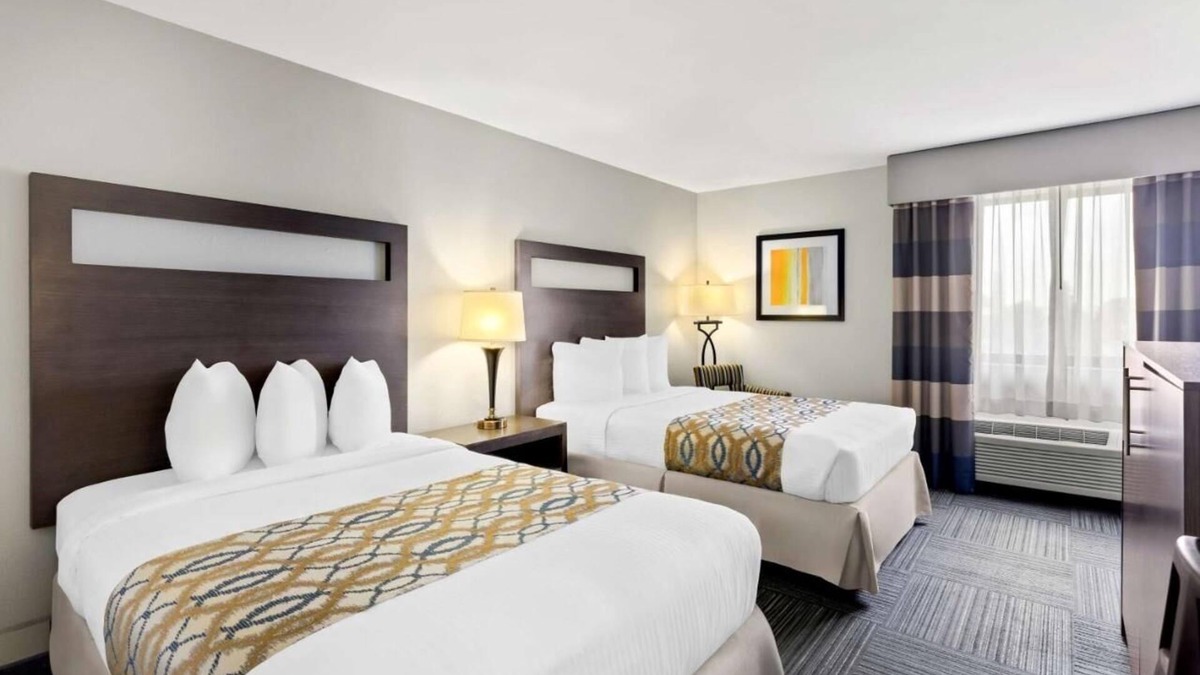 Naperville Hotel | 2 Family-Friendly Units Near Downtown Naperville - Free Parking and Breakfast!
