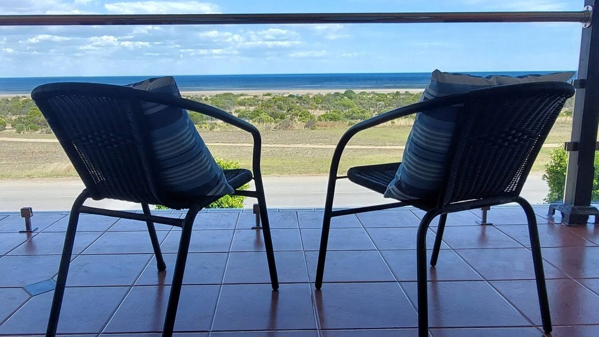 Tiddy Widdy Beach House | 2 family house with spectacular Ocean Views