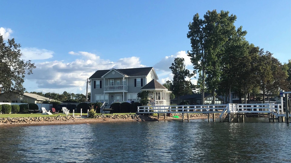 Gilbert House | 2 Family Lakefront Home on Big Water in Gilbert - Families & Pets Welcome