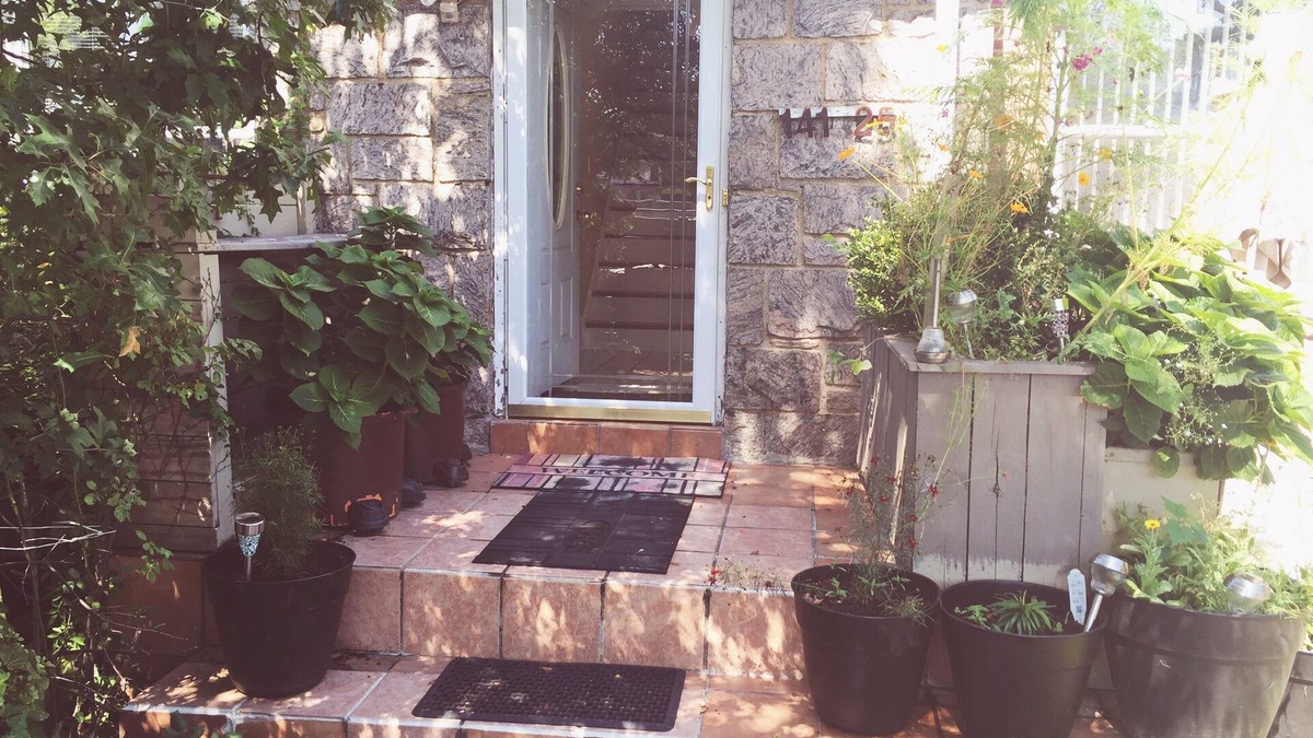 Queens House | 2-floor private house, 3 bedrooms, sunny, contemporary, safe, free parking