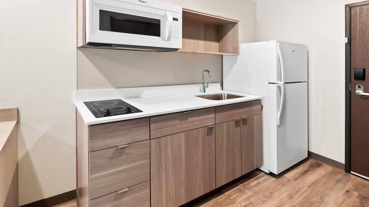 Greenville - Spartanburg Hotel | 2 Furnished Rooms for Budget Travelers Near Greenville’s Popular Attractions
