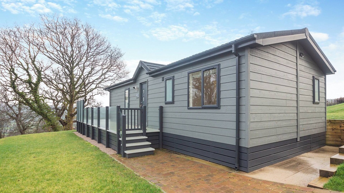 Llanychan Cottage | 2 bedroom accommodation in Llanrhaeadr-yng-Nghinmeirch