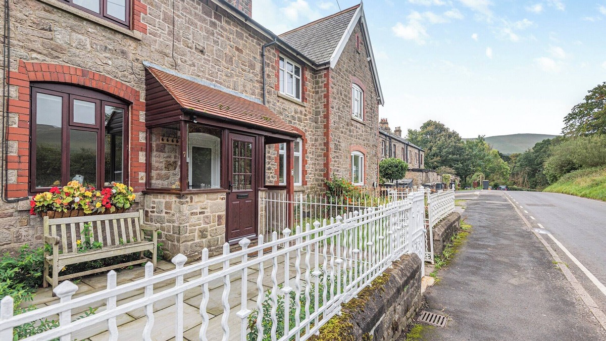 Peak District National Park Cottage | 2 bedroom accommodation in Edale, near Castleton