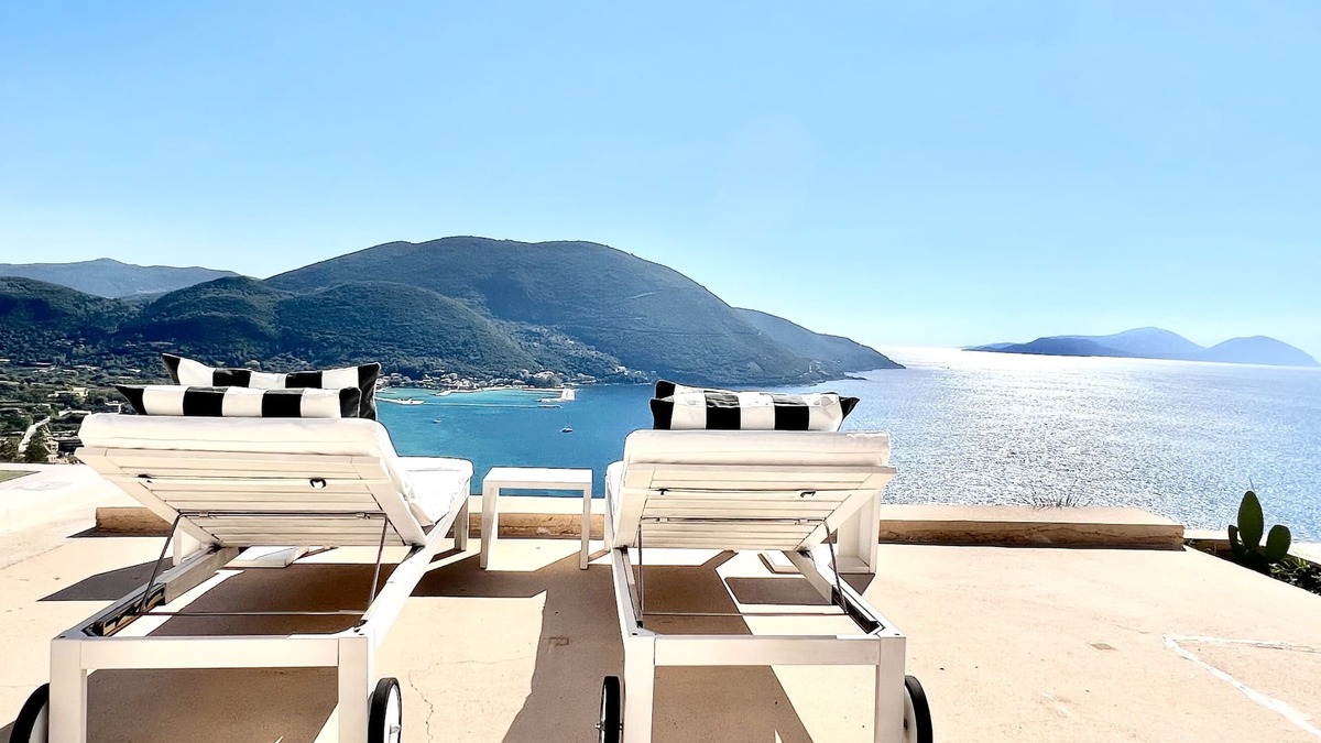 Vassiliki Villa | 2* Get a 10%-25% discount ,Seafront lovely villa with private pool.