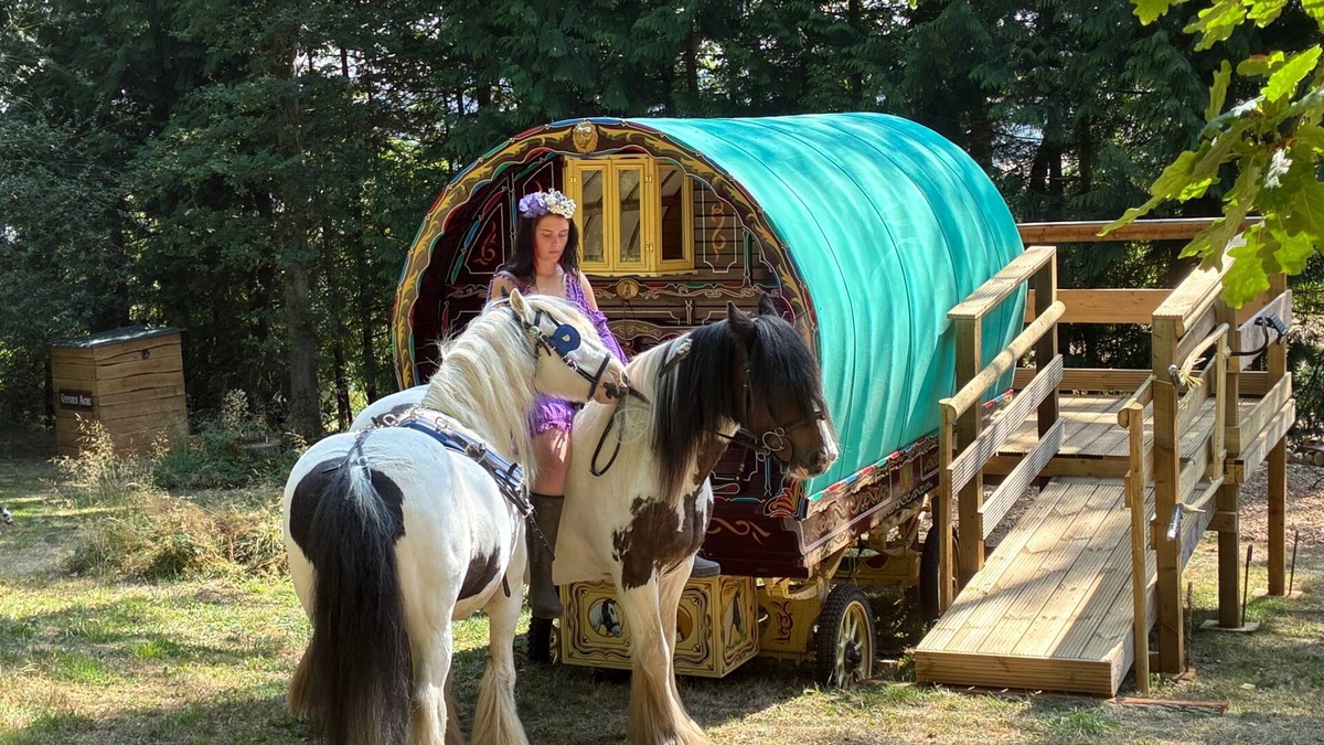 Longhope Ski Chalet | 2 Guests - Pet Friendly - Traditional Gypsy Vardo