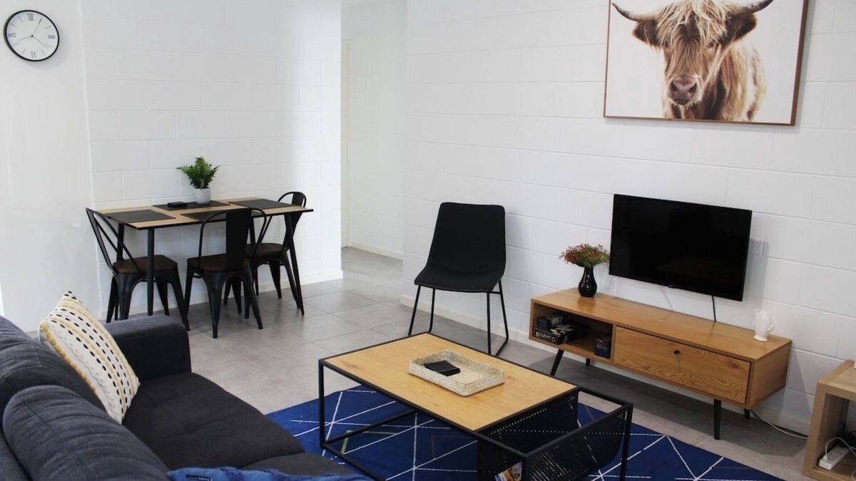 Hermit Park Apartment | #2 Haven on Hughes 2BR Clean Peaceful Close to City