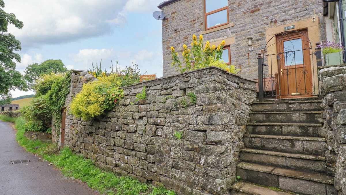 Eastgate Cottage | 2 HOLME POOL, pet friendly, with open fire in St John's Chapel
