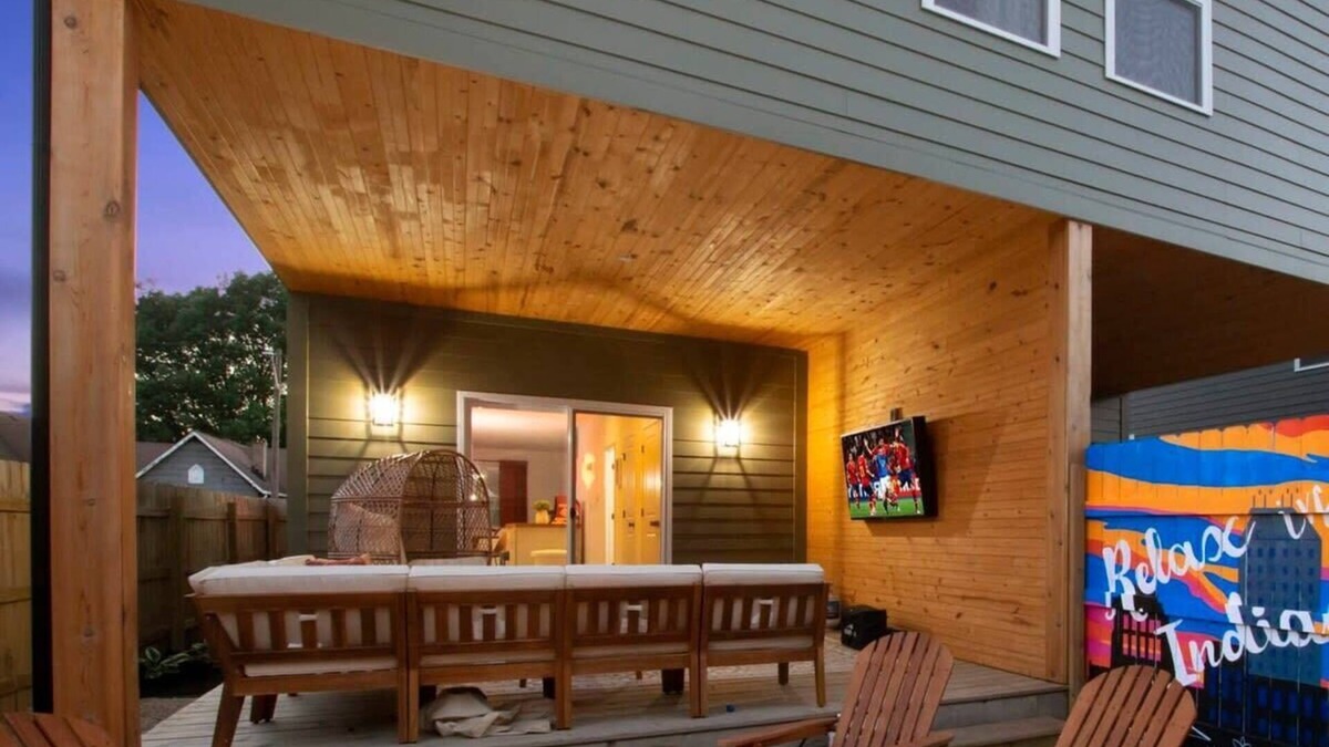 Indianapolis House | 2 Homes in 1! 2 SPAs, Sleeps 16, Near Downtown!