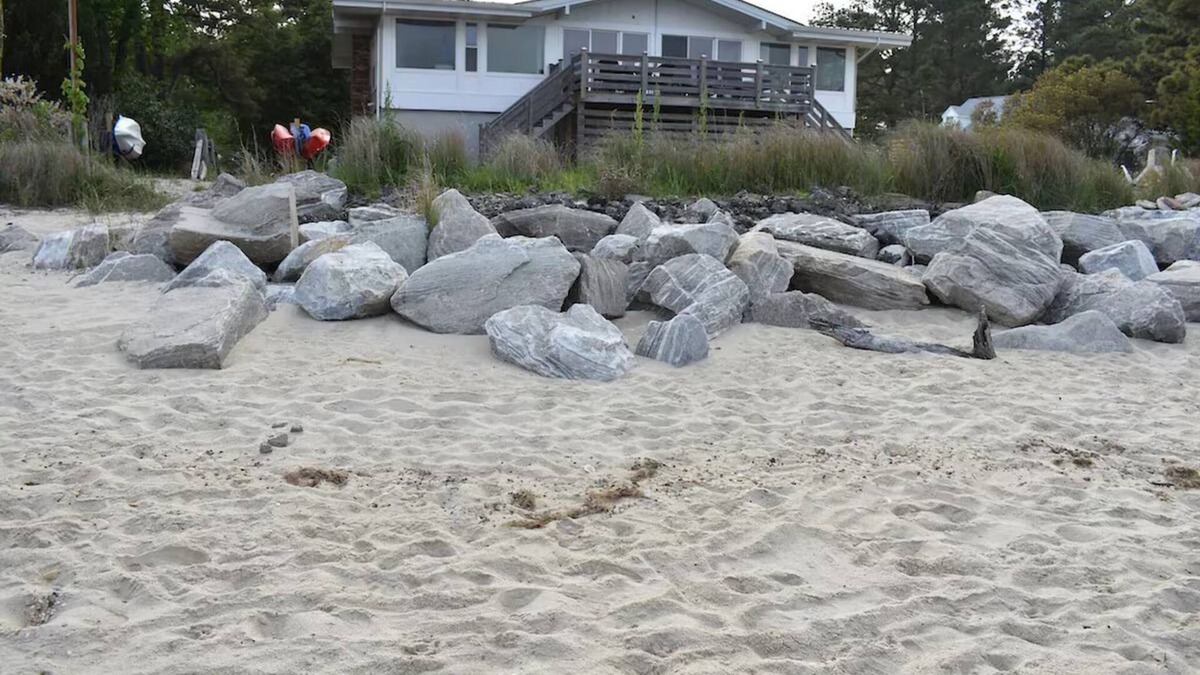 Point Lookout House | 🏖 2 Homes in 1 – Private Beach, Sleeps 14, w Fire Pit, Kayaks, WiFi, Near DC