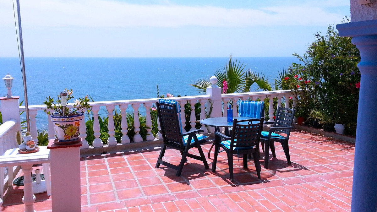 El Faro Villa | 2 House in front of the sea. With garden, swimming pools and powerful WI-FI. costabonita Spain