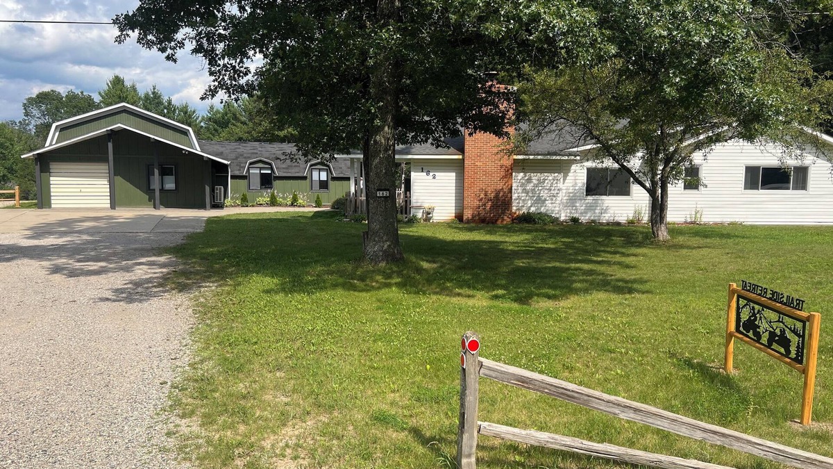 St. Helen House | 2 houses, huge yard, dog-friendly, close to ORV trails and lakes
