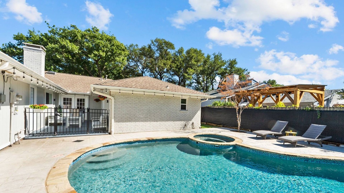 Richardson House | 2 King Beds, Heated Pool Spa, Family Friendly, Grill, Cornhole, Foosball, Games