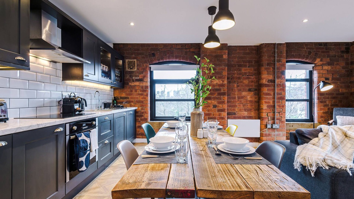 Leeds City Center Apartment | 2 King Size Beds in Manhattan styled Oversize Loft