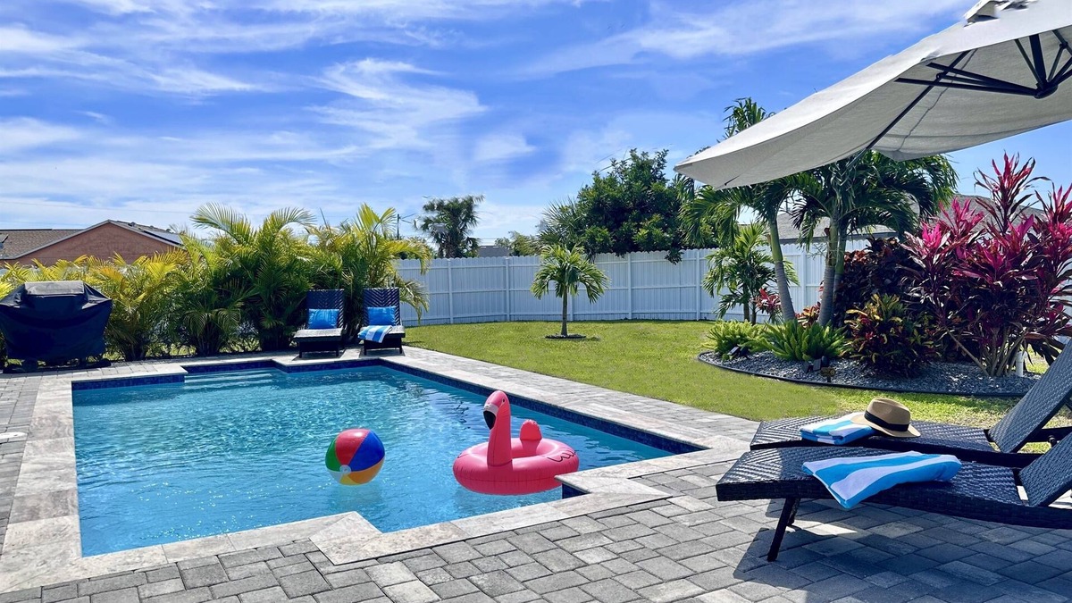 Diplomat House | 2 King Suites, Game Rm, Large Private Fenced Yard