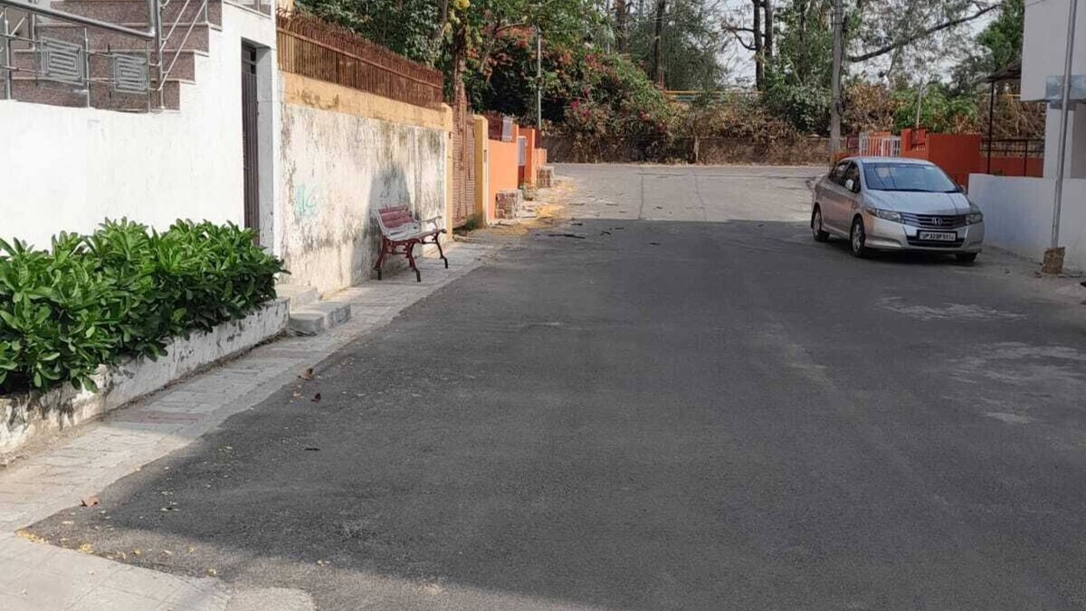 Mohangarh House | 2 large rooms in the center of Lucknow in a peaceful colony.