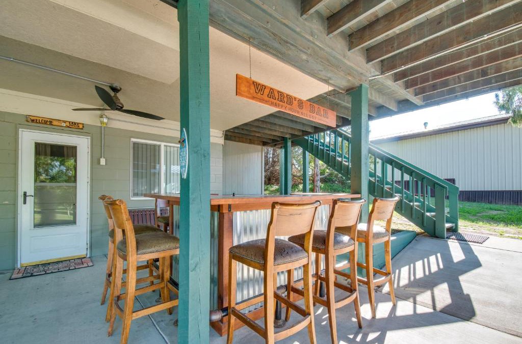 Lemoyne House | 2-Level Home with Deck half Mi to Lake McConaughy!
