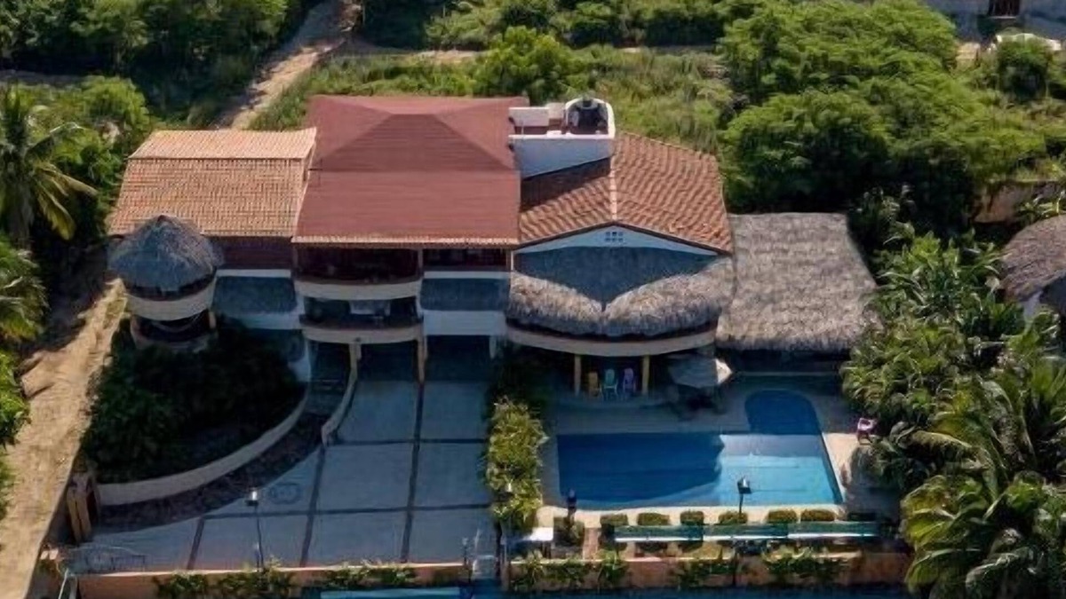 Barra de Colotepec Apartment | 2 Level Suite, Villa Casanuna, Starlink, Tennis court, Security, Tropical luxury