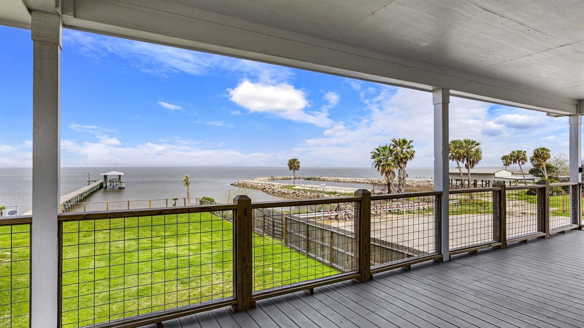 San Leon House | 2 Lodge Combo - Sleeps 30 w/Pool + Private Pier