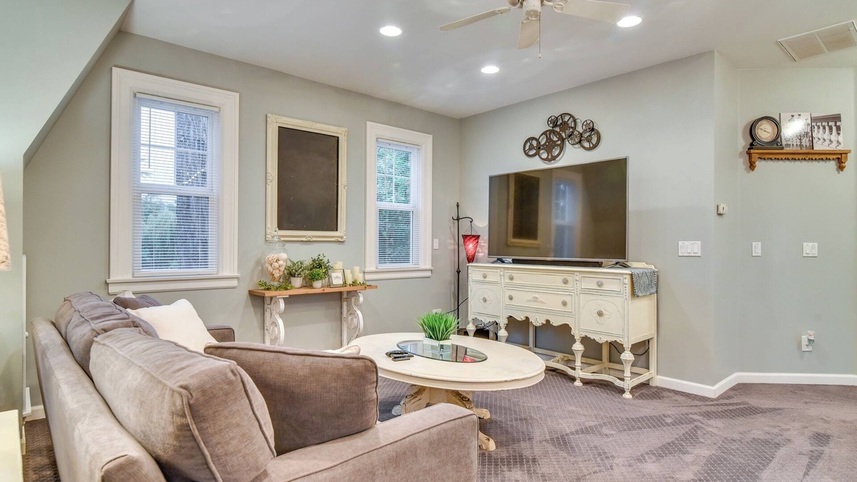 Oak Grove House | 2 Mi to Bay Park: Charming Milwaukie Getaway