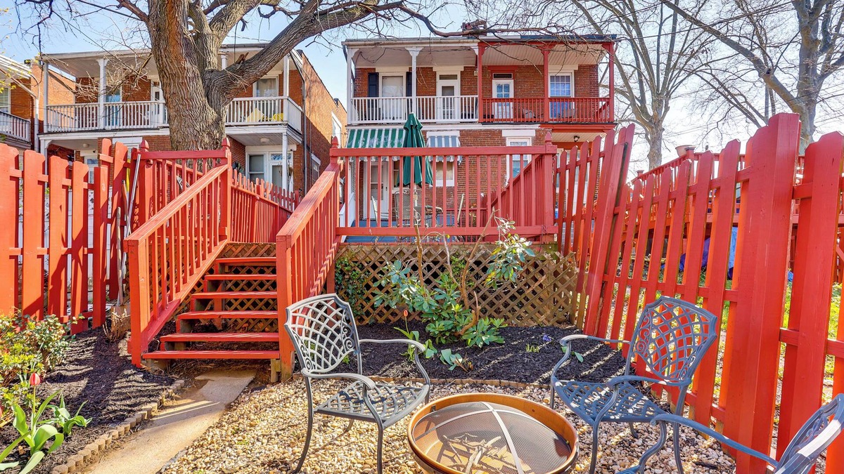 Harrisburg - Hershey House | 2 Mi to Dtwn: Harrisburg Escape w/Furnished Deck!