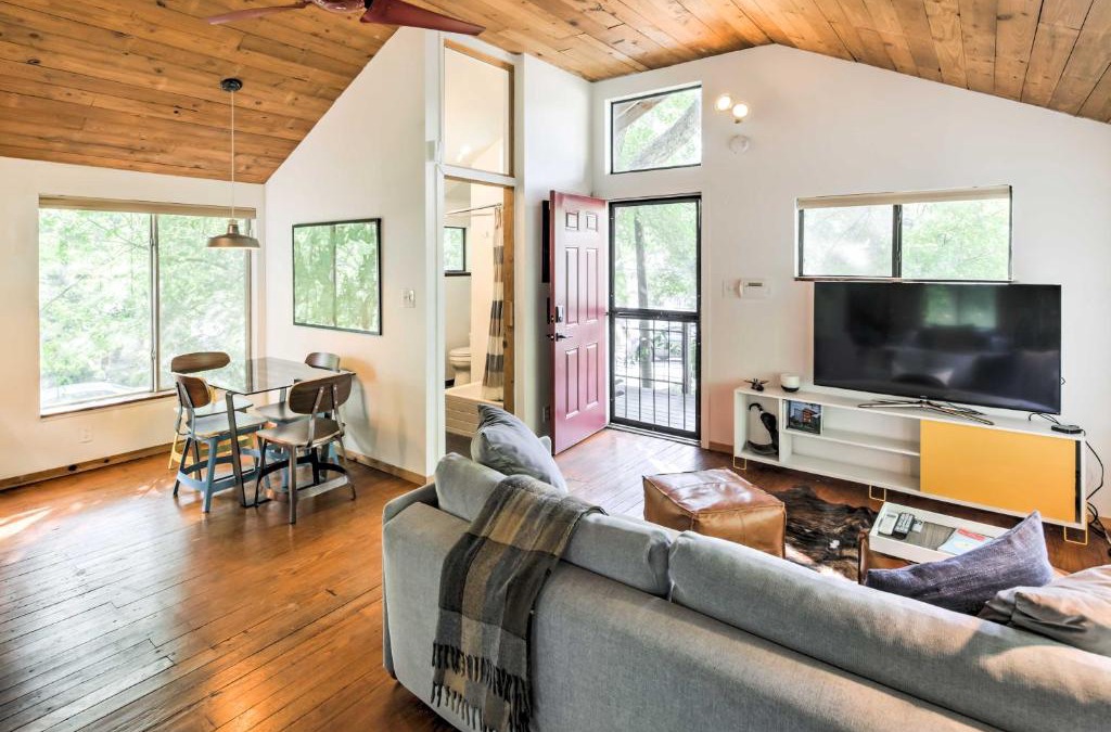 Blackshear-Prospect Hill Apartment | 2 Mi to Dtwn Pet-Friendly Austin Studio with Yard