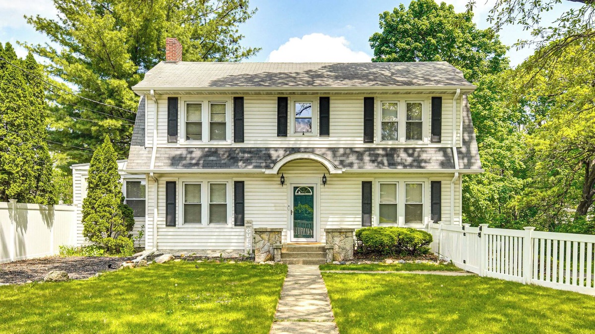 Joliet Apartment | 2 Mi to Dtwn: Spacious Apartment in Joliet