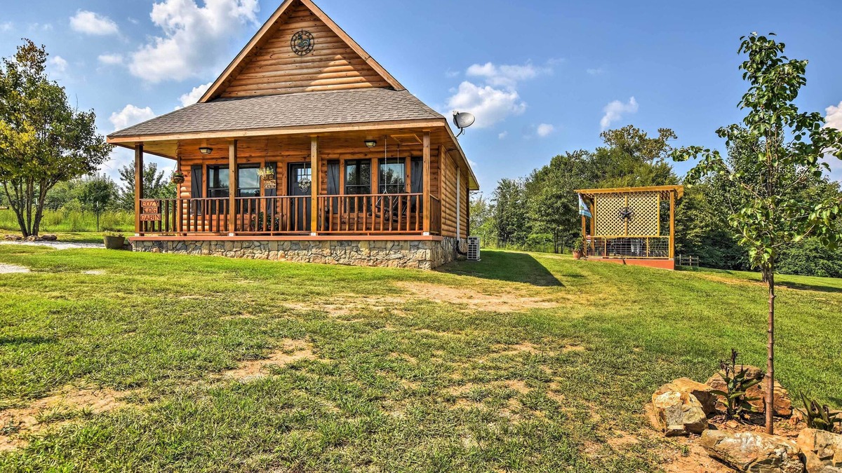 Hot Springs Cabin | 2 Mi to Lake Hamilton: Hot Springs Cabin w/Loft!