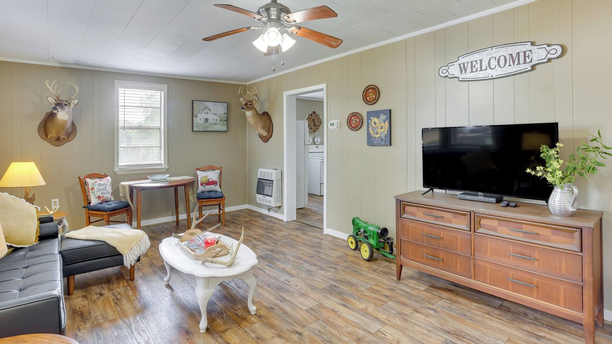 Lineville House | 2 Mi to Lake: Lineville Farmhouse w/Fire Pit